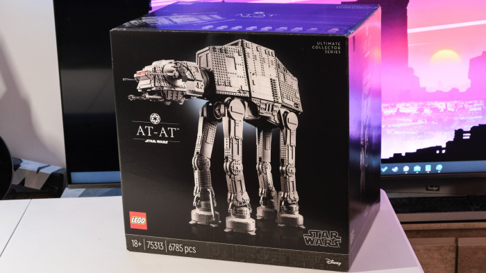 Der Karton ist bereits riesig. (Bild: Oliver Nickel/Golem.de)